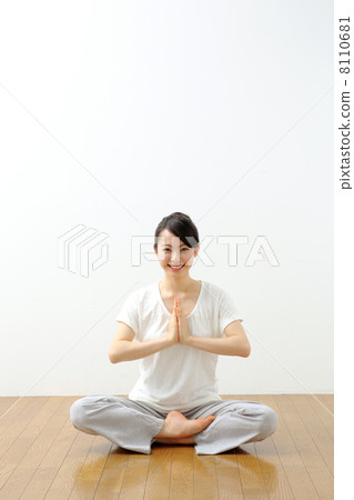 yoga     8110681