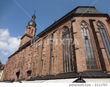 在市場廣場的聖靈教堂 8111707