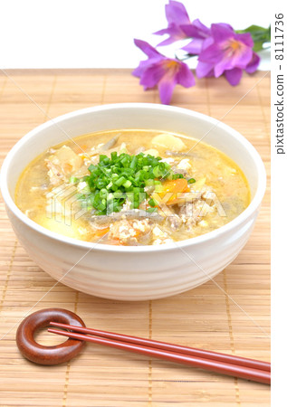 豬肉和蔬菜味噌湯 8111736