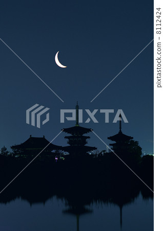 Nara Yakushiji Tower Moonlight 8112424