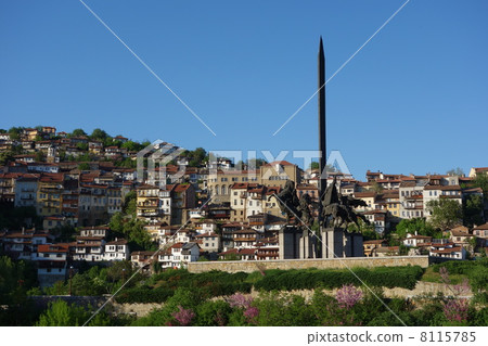 Monument of the King of Assen and the streets of Veliko Tarnovo 8115785