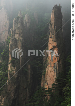Iwamine Group Suzhen (China Anhui Province - Huangshan - World Heritage Site) 8116908