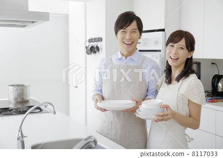 A couple in a kitchen 8117033