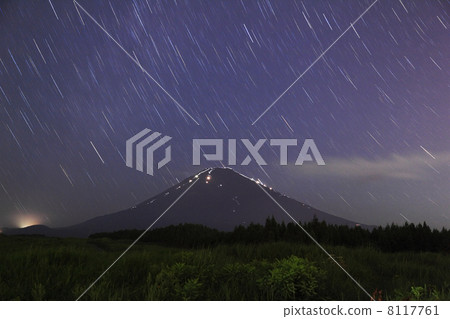 Starry Sky and Mount Fuji 8117761