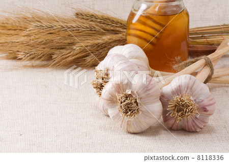 garlic and honey garlic and honey 8118336