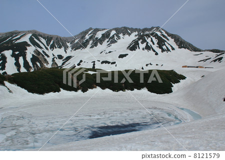 Tateyama Murodo and Tateyama mountain range 8121579
