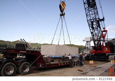 Port construction 8122488