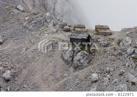 Mountain hut on Zugspitze (Austria) 8122971
