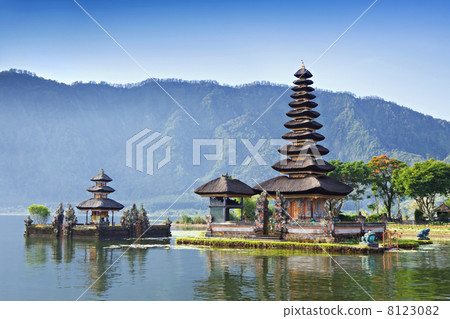 Ulun Danu temple 8123082