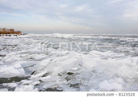 Ice piling up in "Markermeer" (Marken, the Netherlands) 8123528