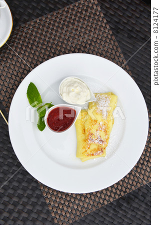 pancakes on dish 8124177