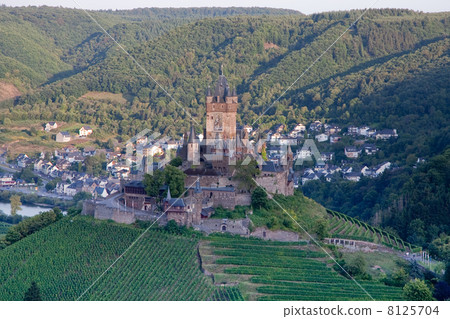 Castle Reichsburg in Cochem (Germany) 8125704