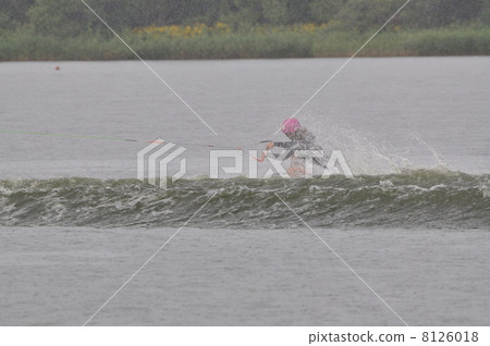 滑水 滑水 8126018