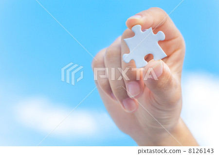 手用七巧板的手 8126143