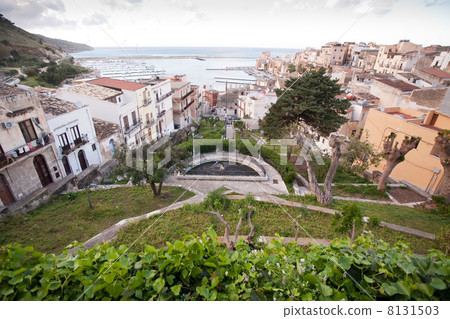 small garden in Mediterranean town 8131503