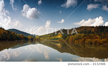 lake 8132986