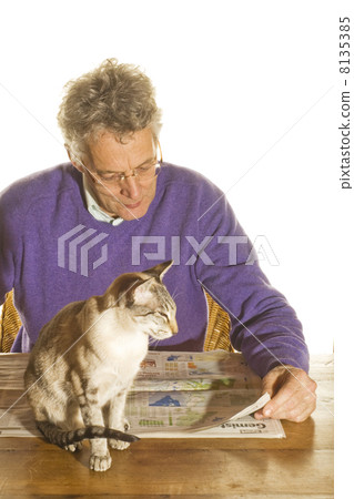 senior man is reading newspaper 8135385