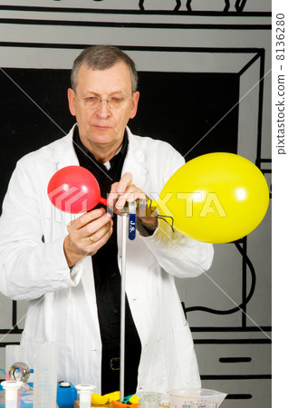 Experiment with balloons 8136280