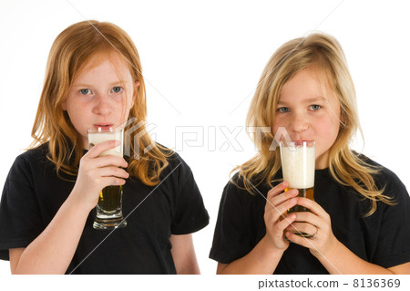 Children drinking alcohol 8136369