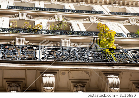 Old renovated apartments in Paris 8136680