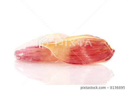 Cloves of garlic Cloves of garlic 8136895