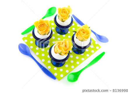 Yellow roses 8136998