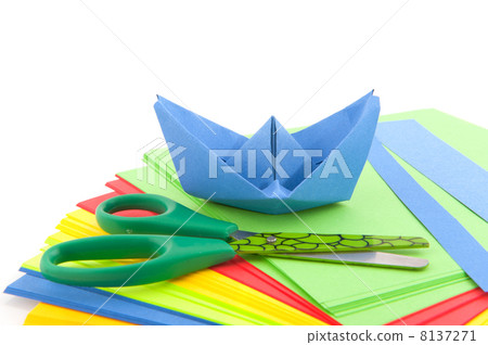 Folding a paper boat 8137271