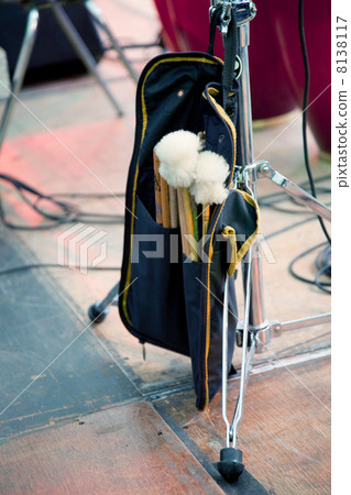 Sticks to drum 8138117