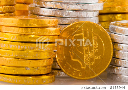 Lots of Dutch chocolate money 8138944