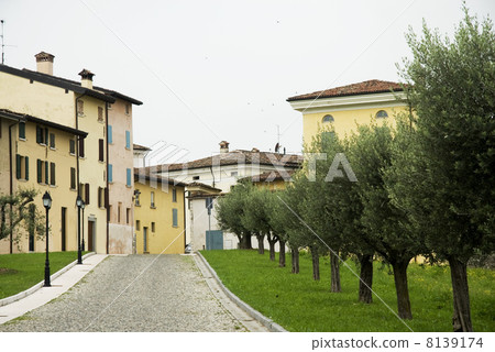 Traditional Italian village 8139174