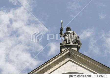 statue top of Neuschwanstein 8139218