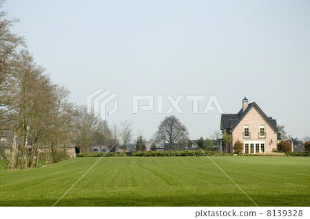 free-standing house free-standing house 8139328