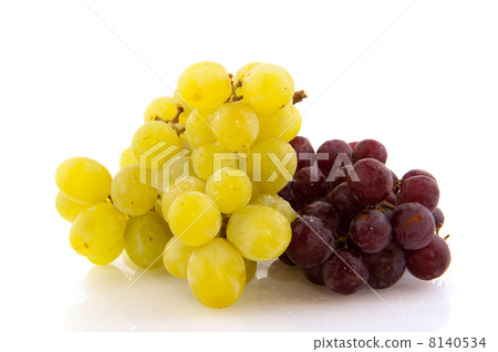 White and red grapes 8140534
