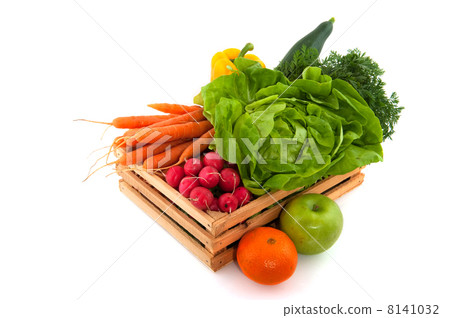 Wooden crate with vegetables and fruit 8141032