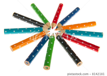 Circle of color pencils 8142181