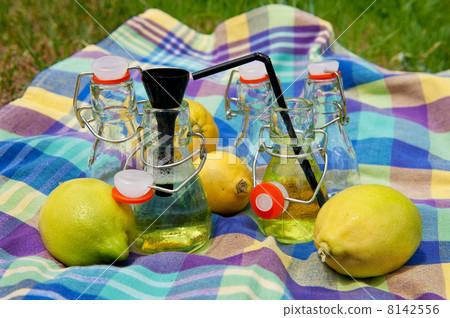 Making lemonade Making lemonade 8142556