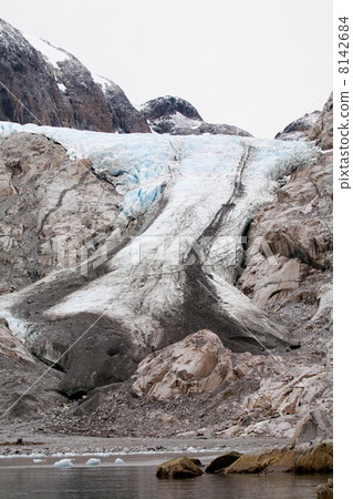 Melting ice cap 8142684