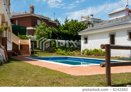 Residential with swimming pool 8142882