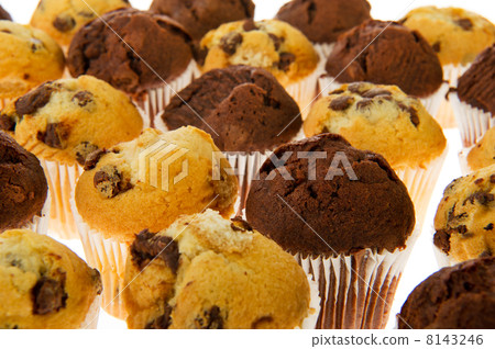 Many chocolate muffins Many chocolate muffins 8143246