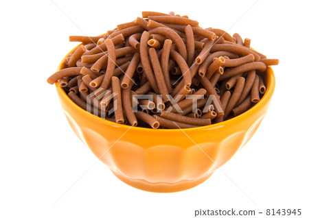 Wholemeal macaroni in yellow bowl 8143945