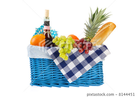 Picnic basket with healthy food Picnic basket with healthy food 8144451