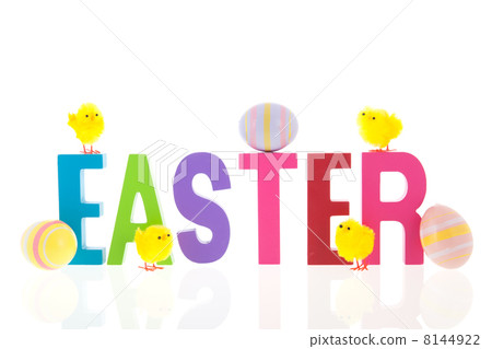 Happy easter with eggs and chicks 8144922