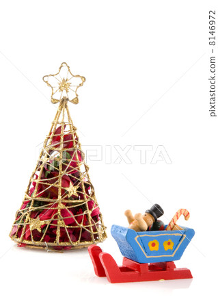 Sledge by the christmas tree 8146972