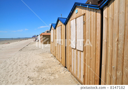 Wooden beach huts 8147182
