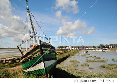 Old damaged boat Old damaged boat 8147724