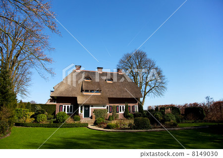 Beautiful villa with straw roof 8149030
