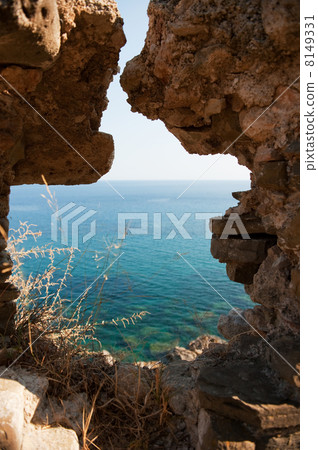 Hole in the fortress 8149331