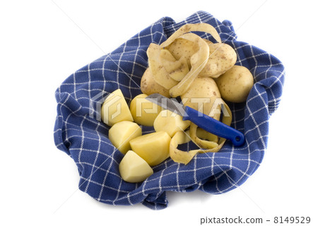 Peeling potatoes Peeling potatoes 8149529