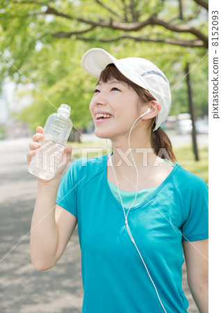 Runners with PET bottles Runners with PET bottles 8152093