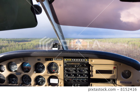 Cockpit view 8152416